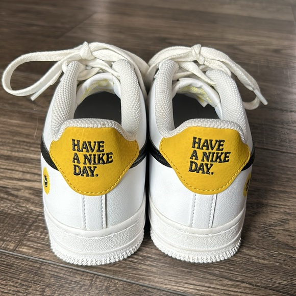 Nike Air Force 1 Low
Have a Nike Day White Gold - Picture 2 of 6